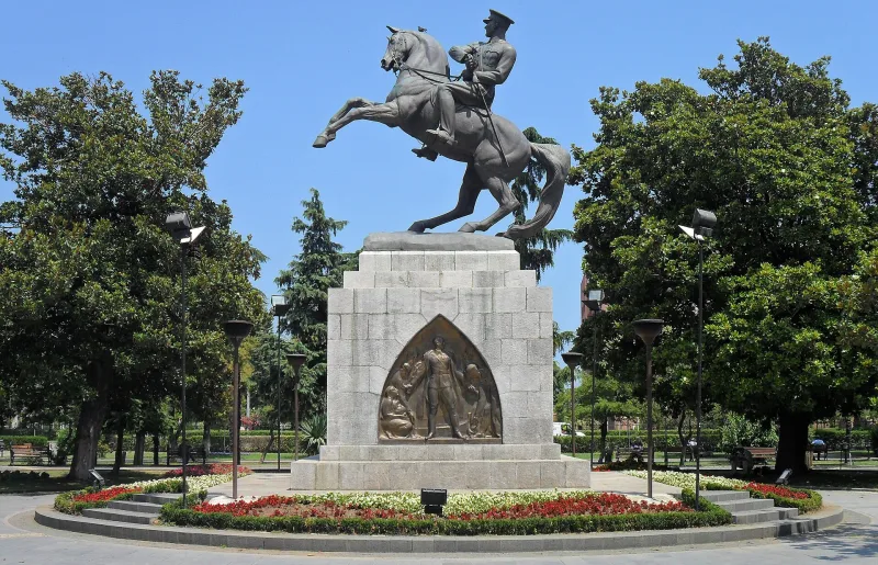 Onur Anıtı (Statue de l'Honneur) — statue équestre d'Atatürk à Samsun
